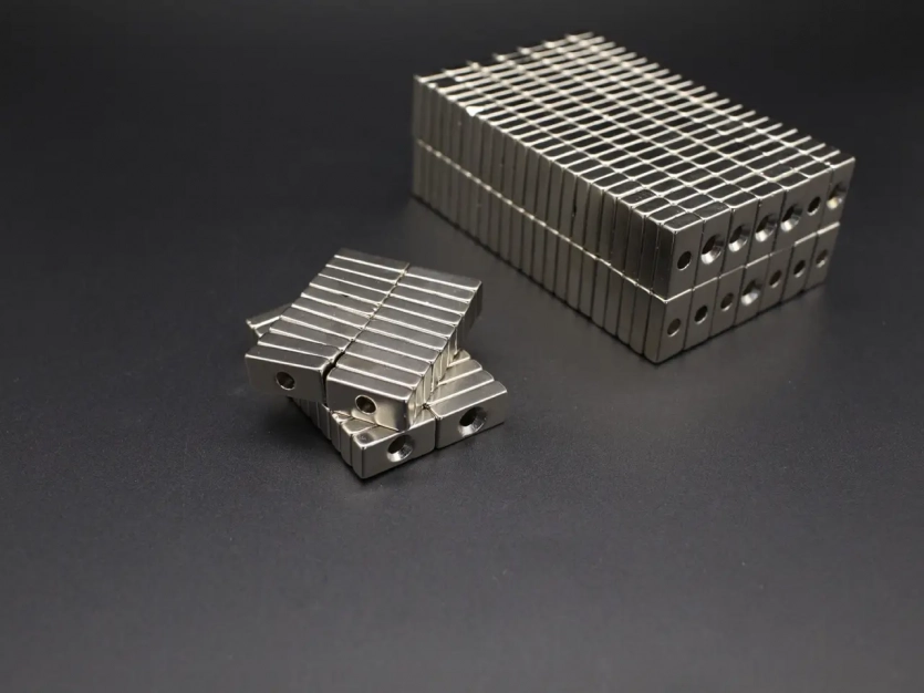 Новий ШІ виявив 25 невідомих раніше магнітних матеріалів 1