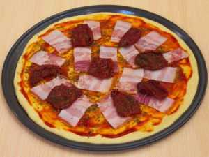 Піца з сушеними помідорами та беконом 19