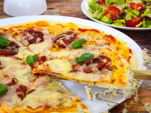 Піца з сушеними помідорами та беконом 20