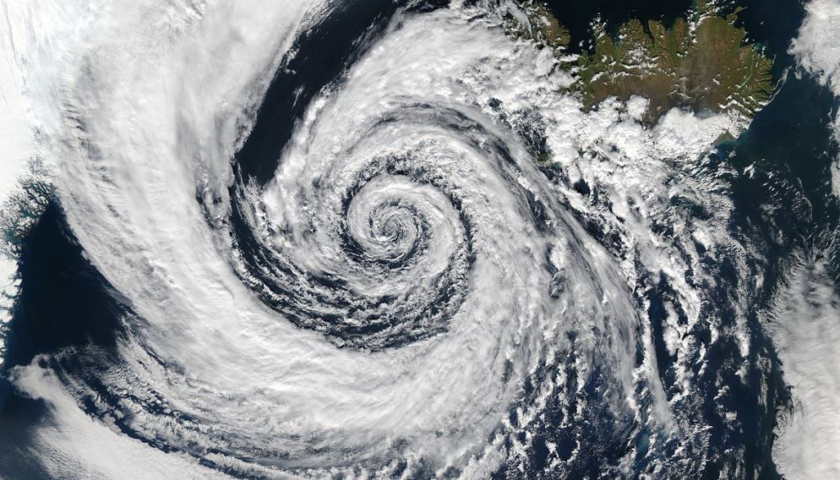 Ураган це потужний вихор океанської люті 1