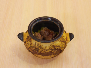 Качка з білими грибами та картоплею в горщиках 15