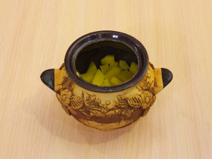 Качка з білими грибами та картоплею в горщиках 14