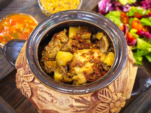 Качка з білими грибами та картоплею в горщиках 19