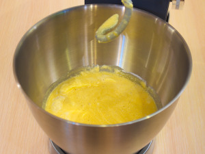 Булочки з ваніллю на жовтках 9