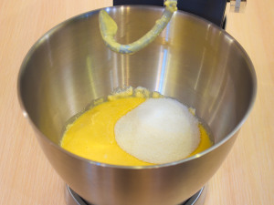 Булочки з ваніллю на жовтках 8