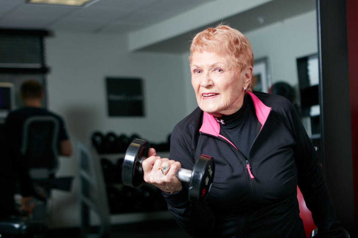 Вчені назвали найкращу вправу для спалювання жиру у літніх людей