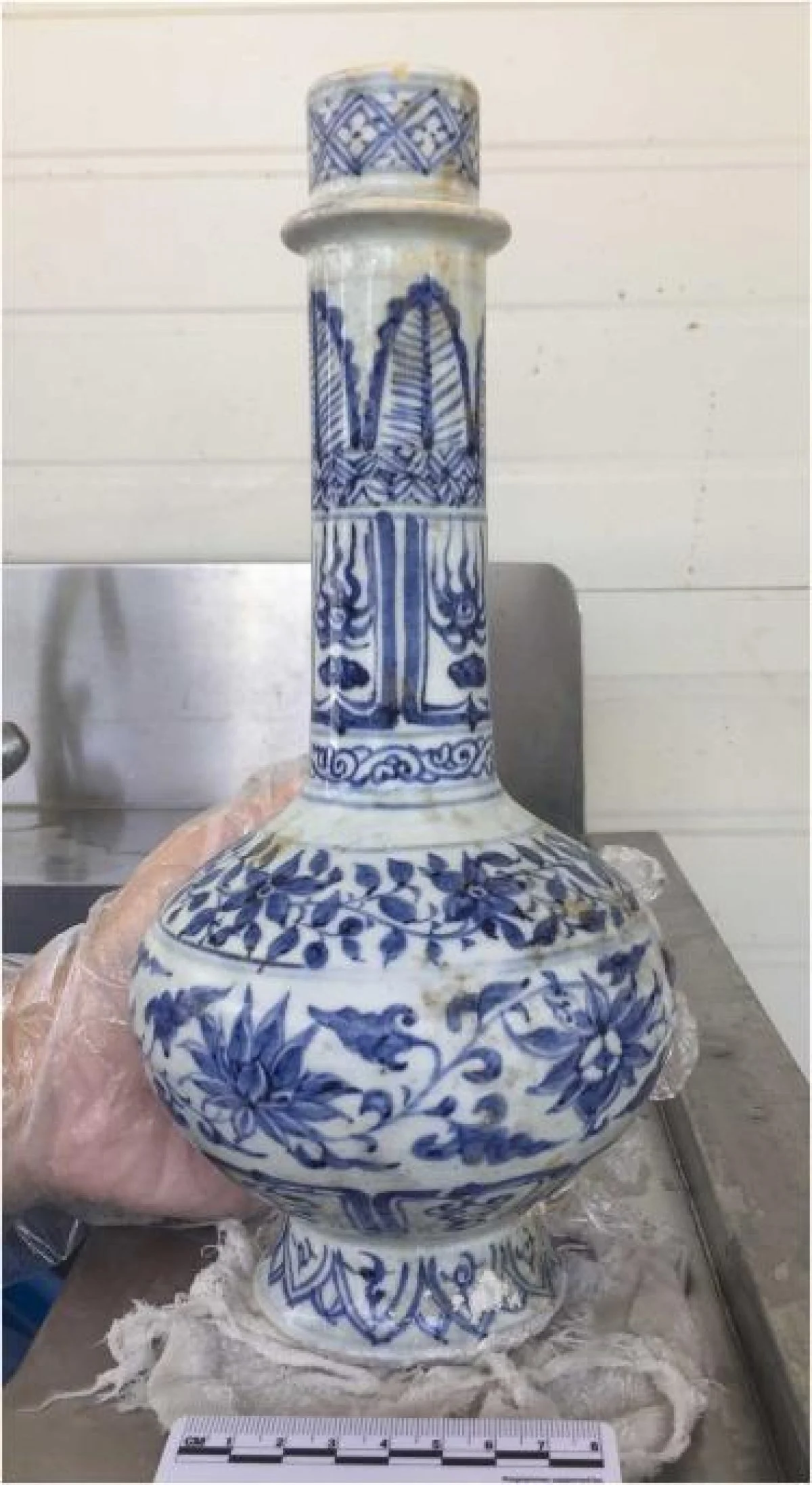 Вчені знайшли затонулий корабель з декількома тоннами китайських "скарбів" (фото, відео)