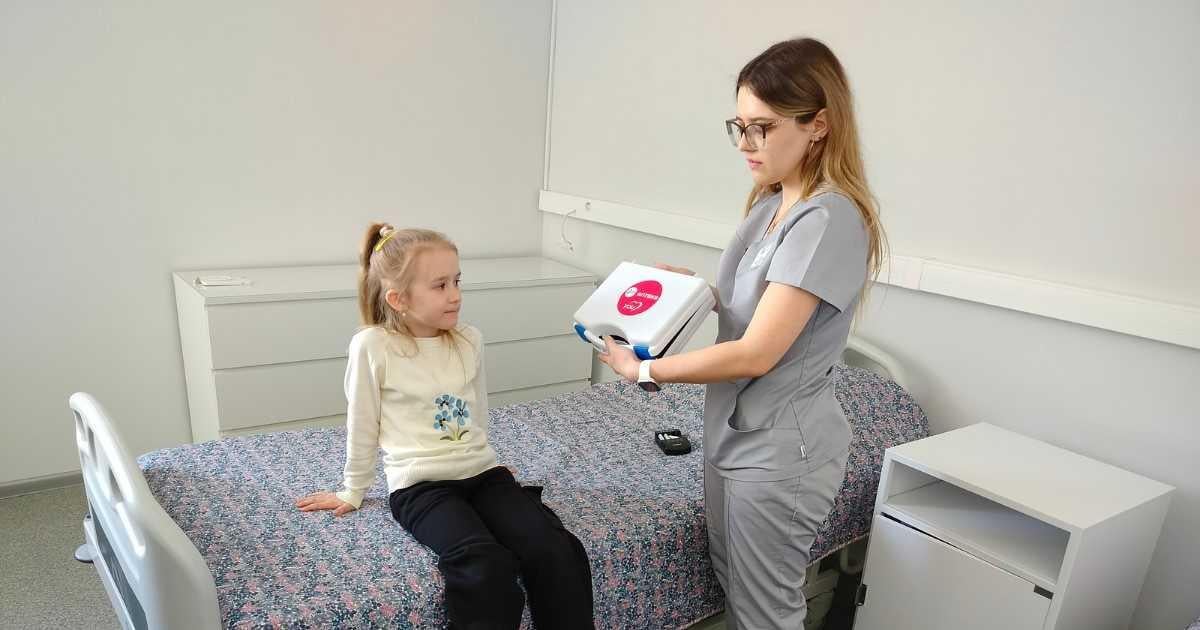 "Аптека 9-1-1" передала сучасне кардіодіагностичне обладнання дитячій лікарні на Київщині 2 "Аптека 9-1-1" передала сучасне кардіодіагностичне обладнання дитячій лікарні на Київщині