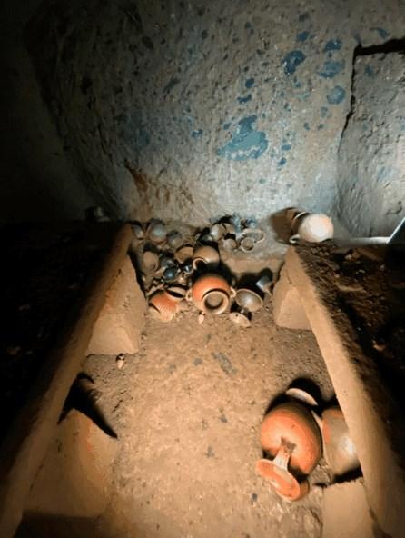 Археологи відкрили запечатану гробницю віком 2600 років: побачене їх вразило