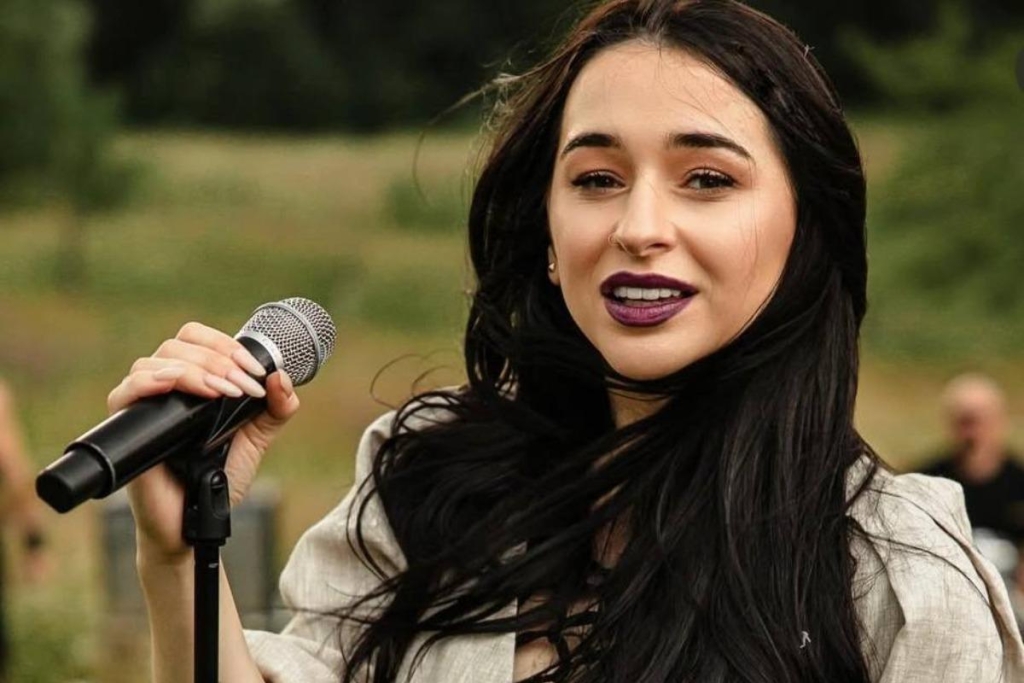 FI&Iuml;NKA чесно відповіла, яку суму їй приніс хіт "Афини"