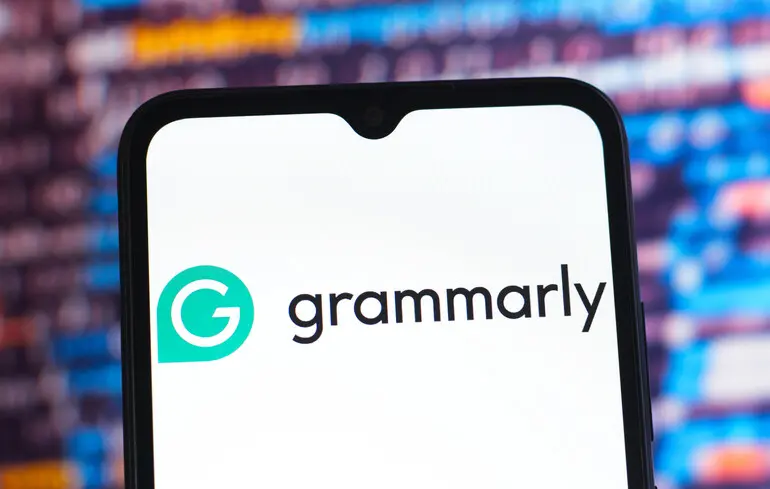 Grammarly вимкнула функцію імітації голосів знаменитостей - ШІ говорив у стилі Стівена Кінга та Карло Сагана - новини технологій 1