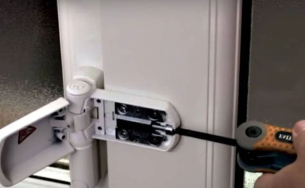 Як відрегулювати пластикові двері на балкон: детальний гайд 1