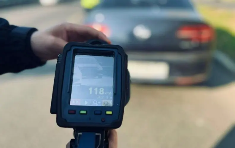 На скільки можна перевищувати швидкість: штрафи та межі 2026 1