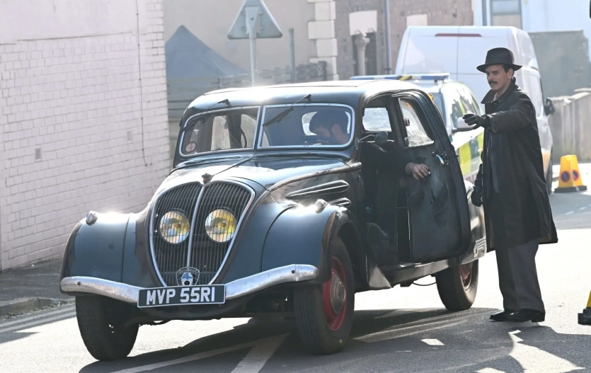 Netflix почав зйомки 7 та 8 сезонів серіалу "Гострі картузи": перші фото 6