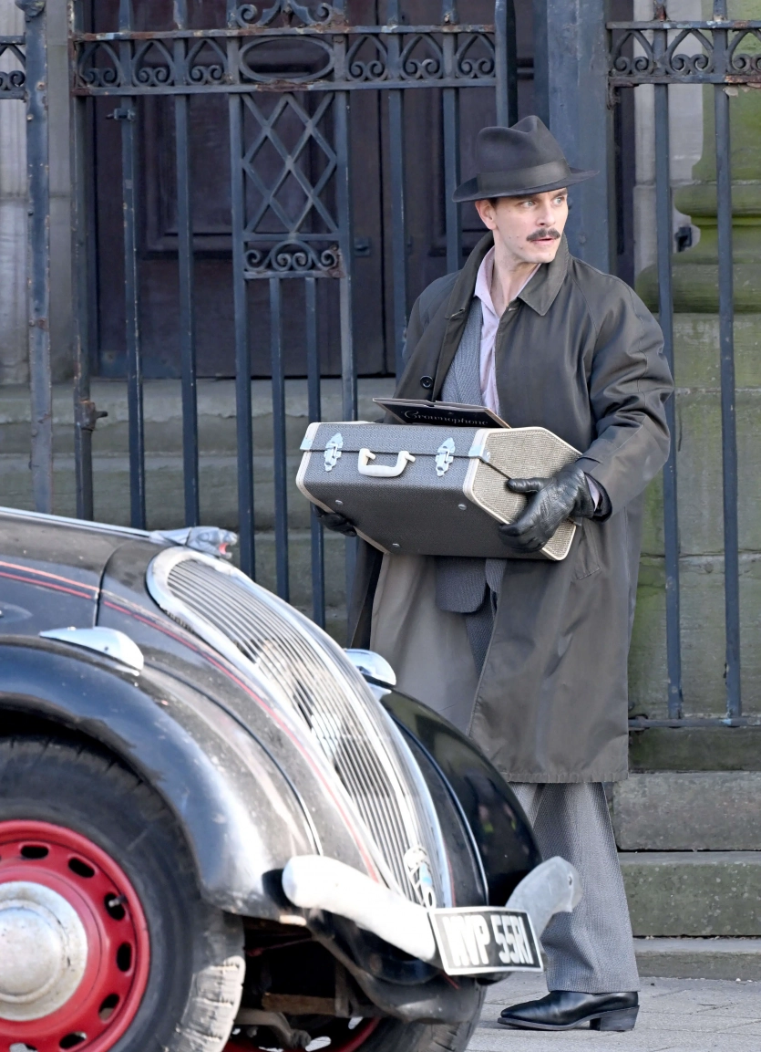 Netflix почав зйомки 7 та 8 сезонів серіалу "Гострі картузи": перші фото 3