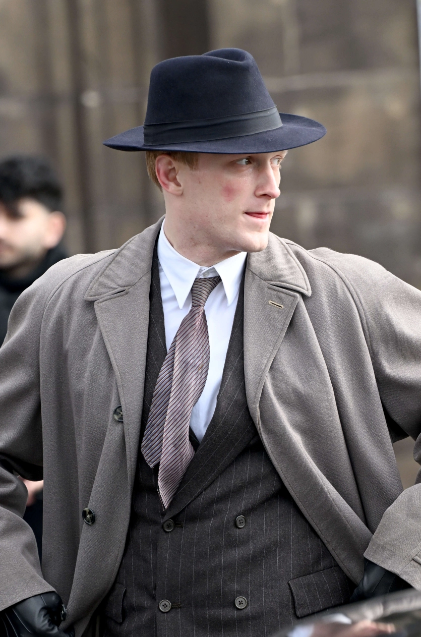 Netflix почав зйомки 7 та 8 сезонів серіалу "Гострі картузи": перші фото 7