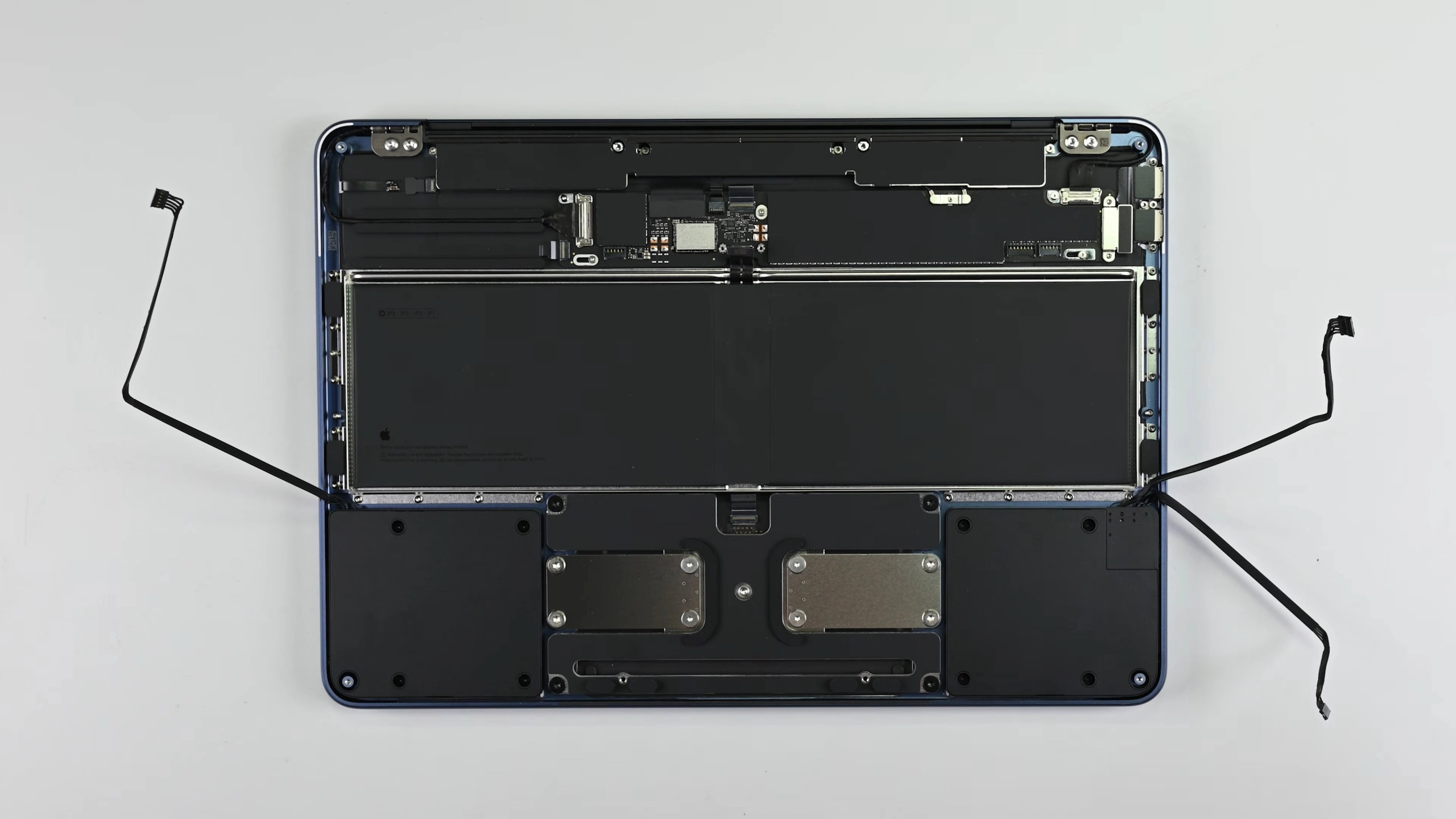 Новий MacBook Neo за $599 став найпростішим у ремонті ноутбуком Apple 2