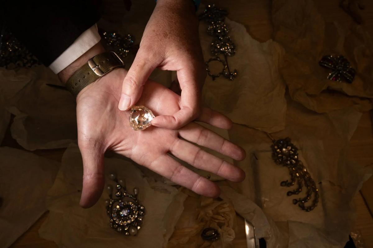 У забутій валізі знайшли діамант в 137 каратів, який вважався безповоротно втраченим