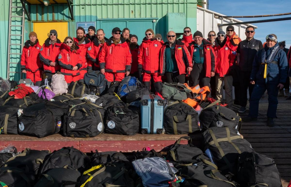 "В Антарктиці видно центр нашої галактики. Таке відчуття, що ти зовсім близько до космосу", – керівниця 31-ї УАЕ Анжеліка Ганчук 3 "В Антарктиці видно центр нашої галактики. Таке відчуття, що ти зовсім близько до космосу", – керівниця 31-ї УАЕ Анжеліка Ганчук