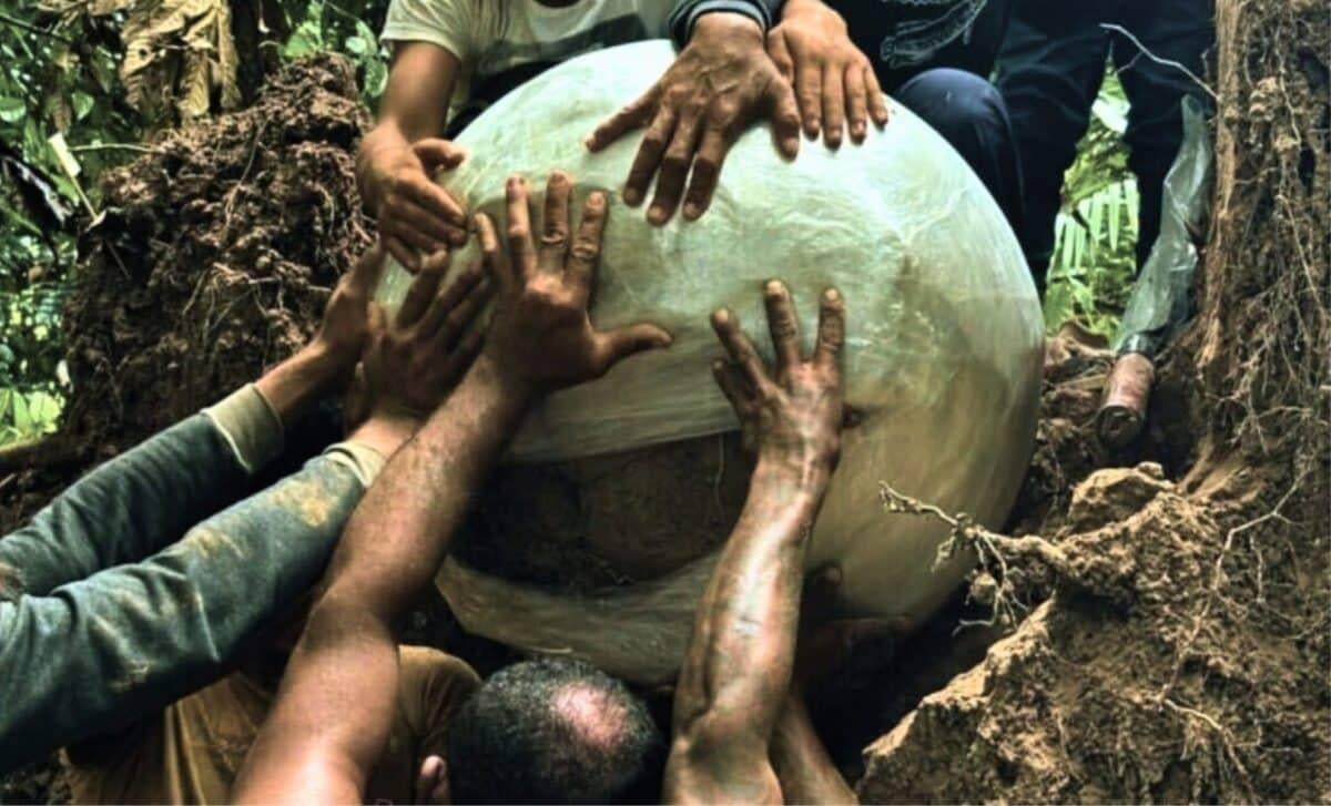 Археологи знайшли гігантські кулі в джунглях Амазонії: те, що було всередині, їх вразило