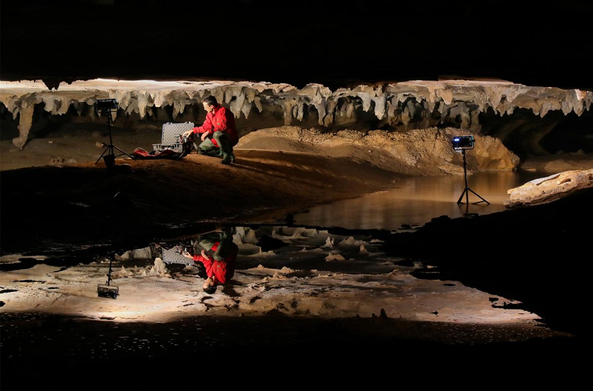 Археологи знайшли величезний малюнок глибоко в печері: у чому секрет (фото)