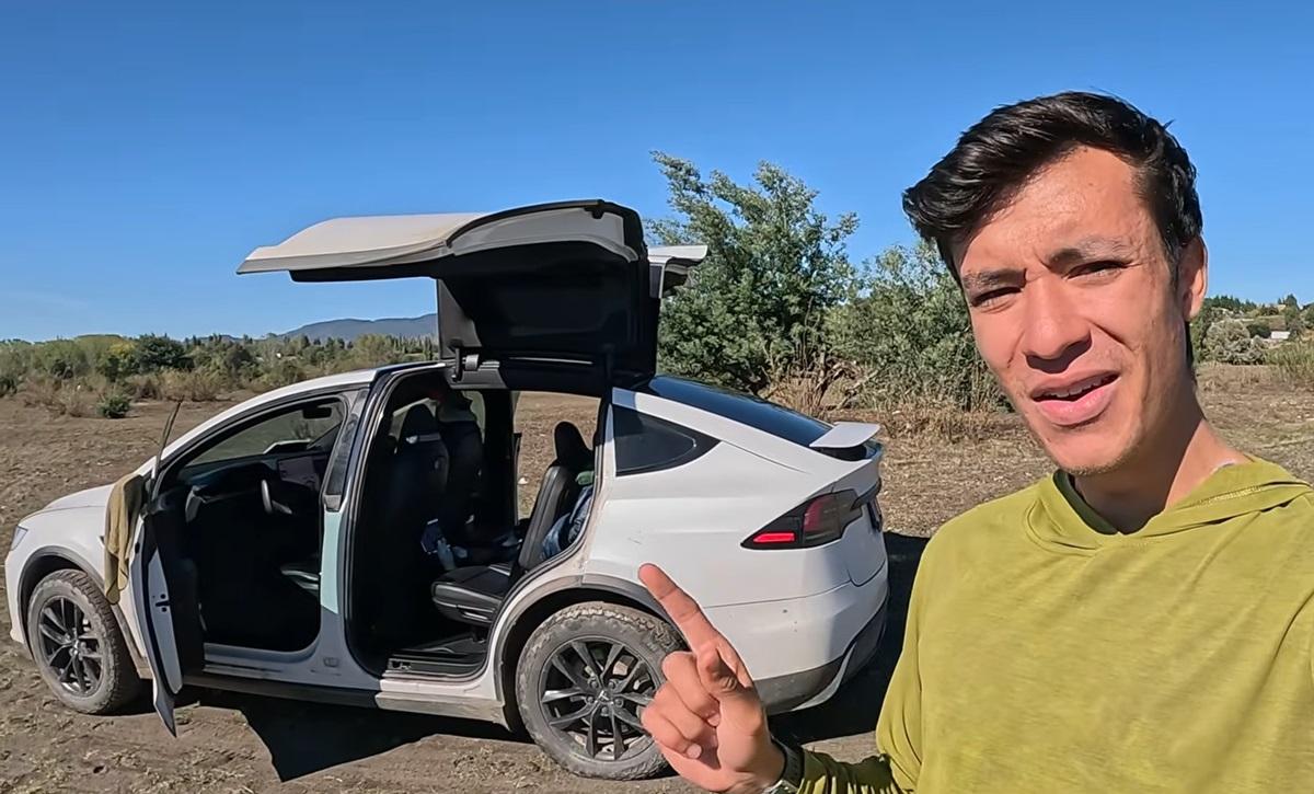 Чоловік подорожував Південною Америкою на електромобілі Tesla: які труднощі виникли у нього? 1 Чоловік об'їхав Південну Америку на електромобілі Tesla: з якими проблемами він зіткнувся
