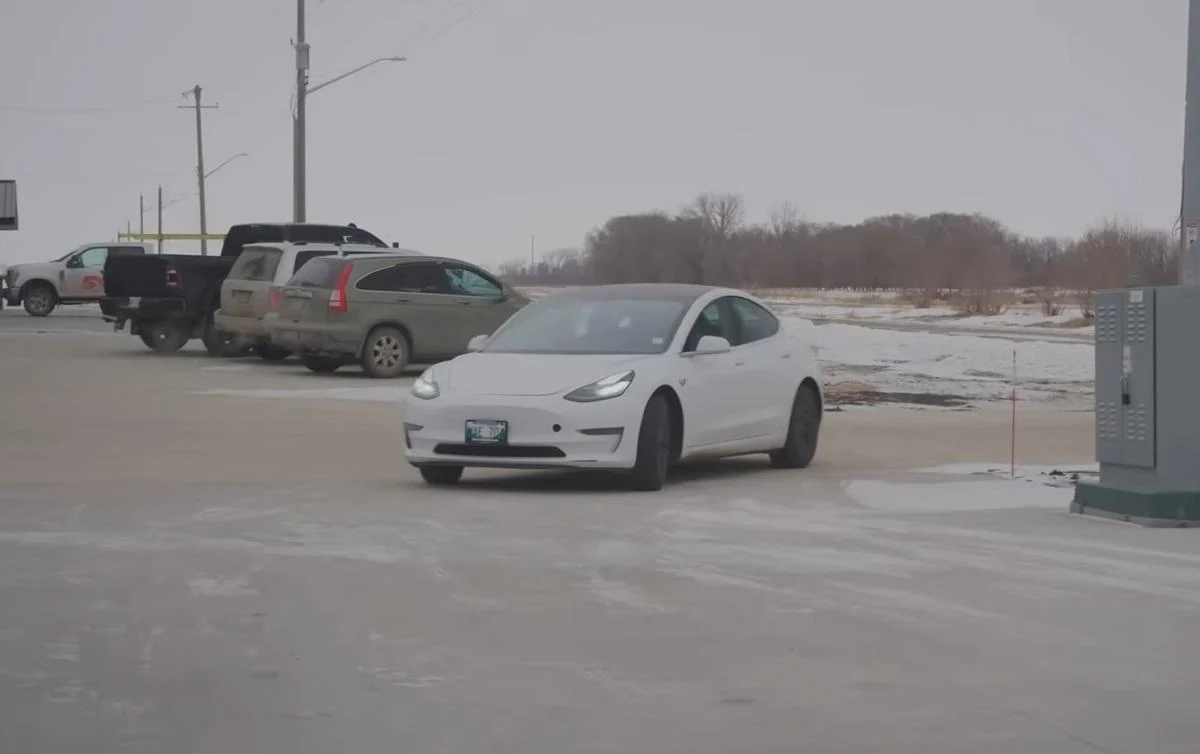 Чоловік придбав Tesla з найбільшим пробігом у Північній Америці: що приховував електрокар