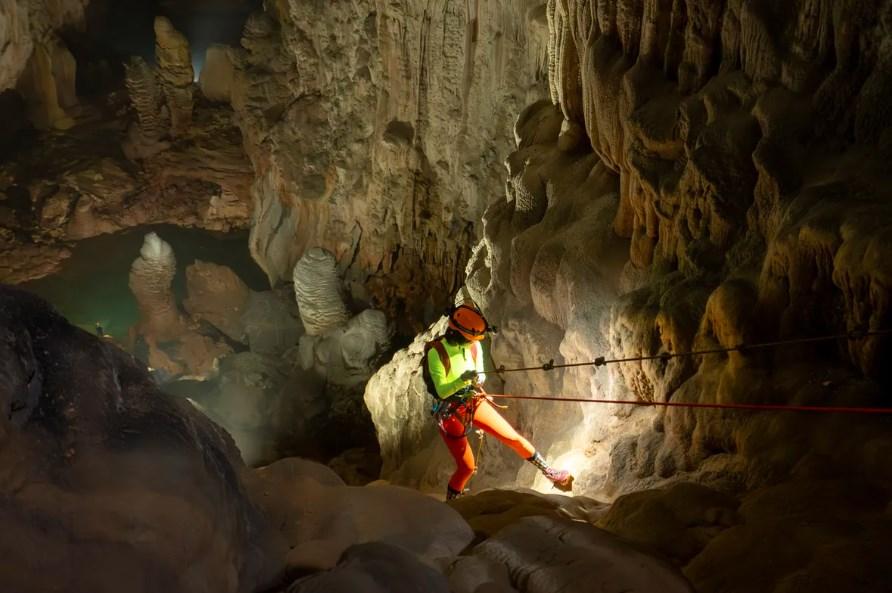 Чоловік випадково знайшов найбільшу печеру у світі, а потім загубив її на 17 років