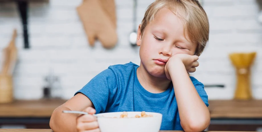 Чому дитина відмовляється від їжі протягом 3 місяців: причини та рекомендації 1