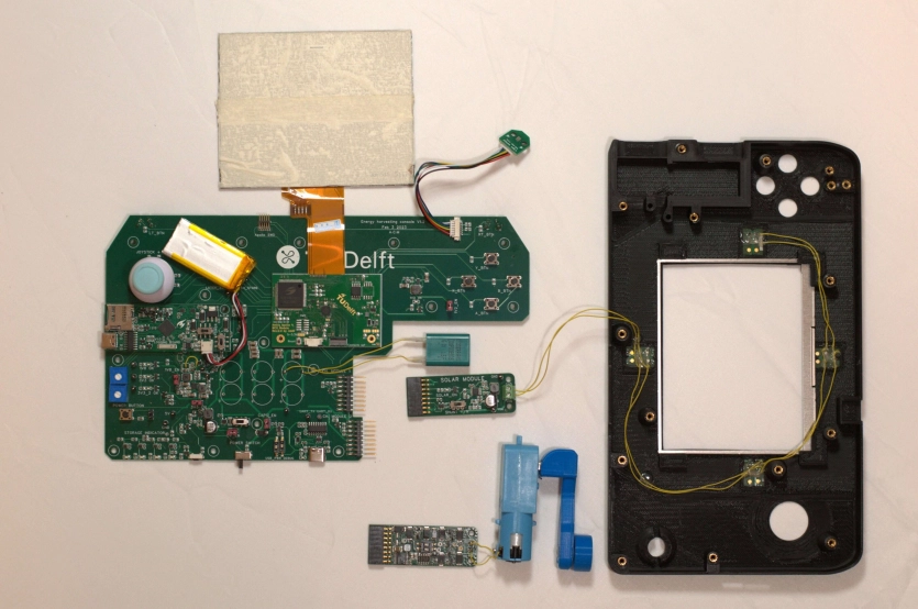 Грай та підзаряджай: науковці презентували консоль, що заряджається під час гри 2