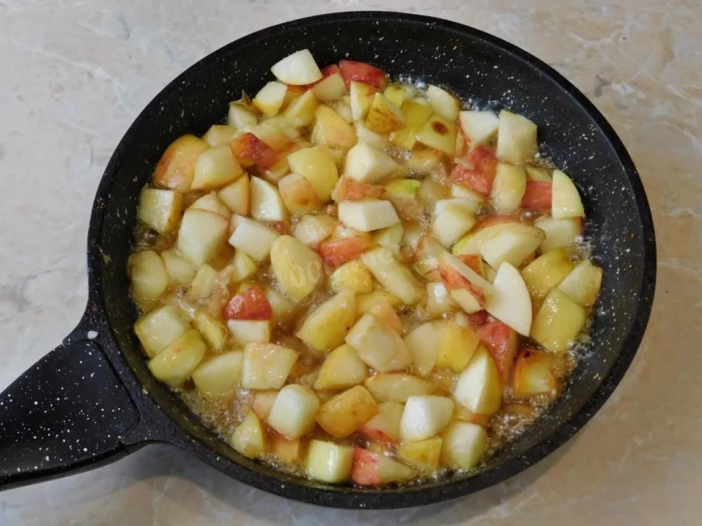 Карамелізовані яблука на сковороді: чудовий рецепт 1