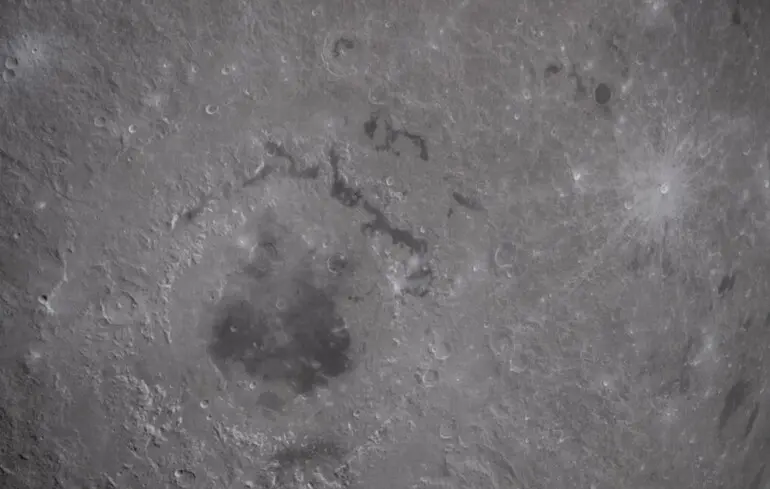 Місія Артеміда-2 на Місяць - астронавти спостерігали падіння метеоритів на поверхню Місяця. 1