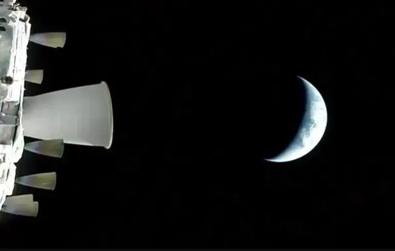 Місія Артеміда 2 успішно летить до Місяця - корабель Orion увімкнув двигуни і покинув орбіту Землі 1