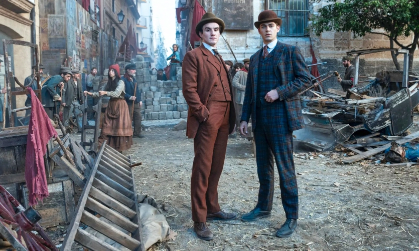 "Молодий Шерлок" зібрав 45 млн глядачів і отримав продовження на другий сезон: режисер Гай Річі знову на чолі проекту. 1