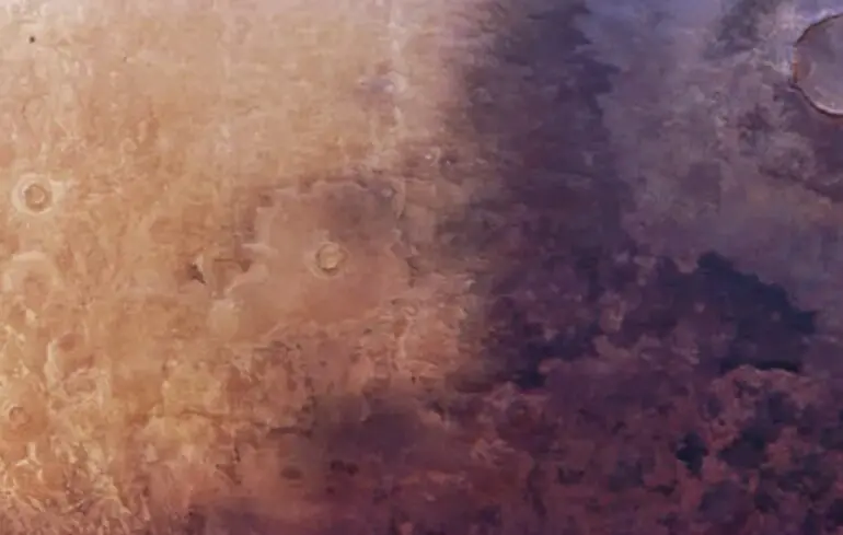 На Марсі виявили таємничу тінь, що рухається поверхнею вже 50 років - що це може бути - фото 1