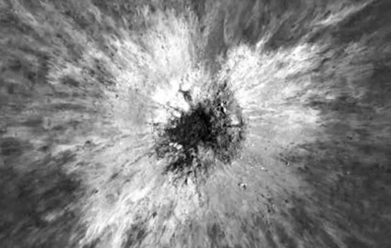 Новий величезний кратер на Місяці - дослідники виявили слід, що з'явився у 2024 році - зображення 1