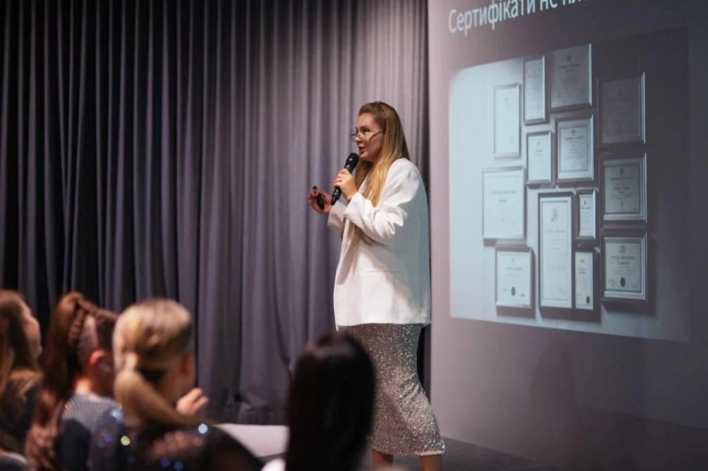 OKIS BROW відсвяткував 7-річчя бренду та презентував нові системи фарб для брів