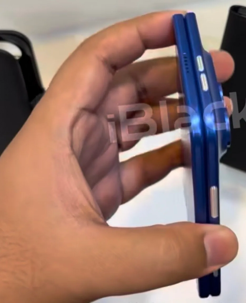 Округлі форми проти квадратних: злиті макети продемонстрували різні погляди Apple і Samsung на широкий складаний смартфон. 7