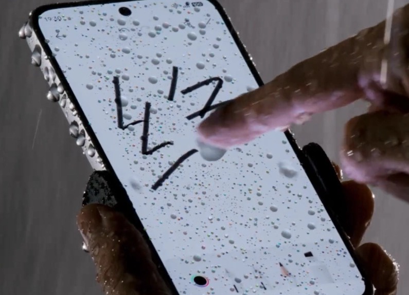 OPPO розробляє перший смартфон з екраном, який функціонуватиме навіть під дощем. 1