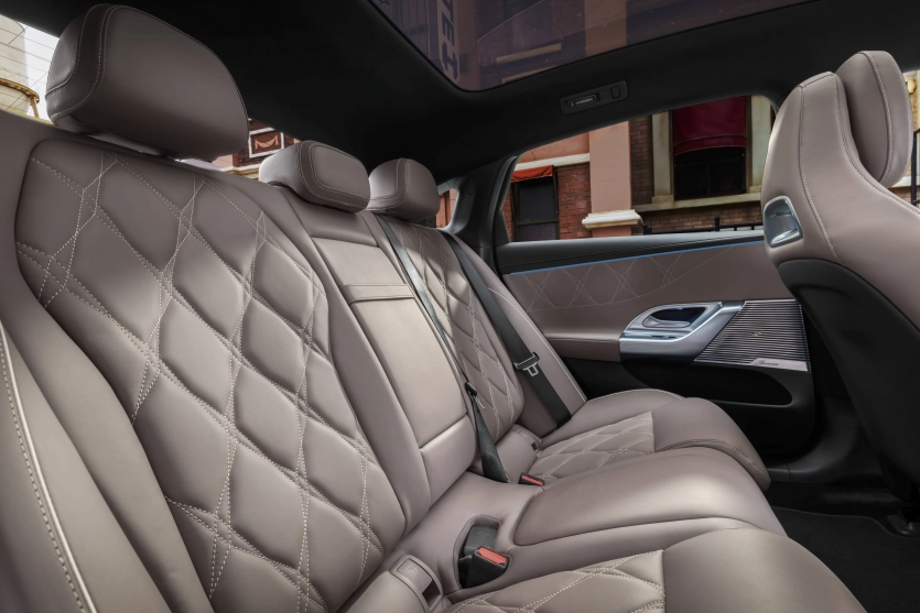 Перший електричний Mercedes C-Class EV має запас ходу до 762 км і можливість зарядки за 10 хвилин. 10