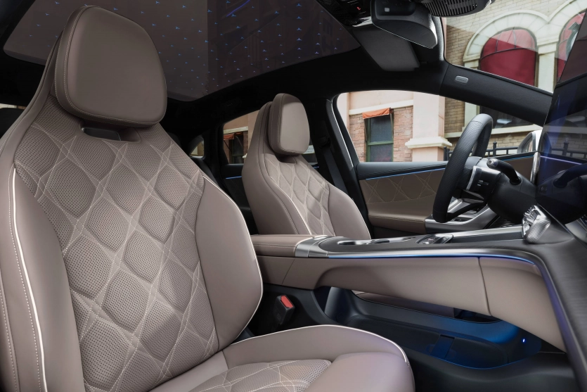 Перший електричний Mercedes C-Class EV має запас ходу до 762 км і можливість зарядки за 10 хвилин. 9