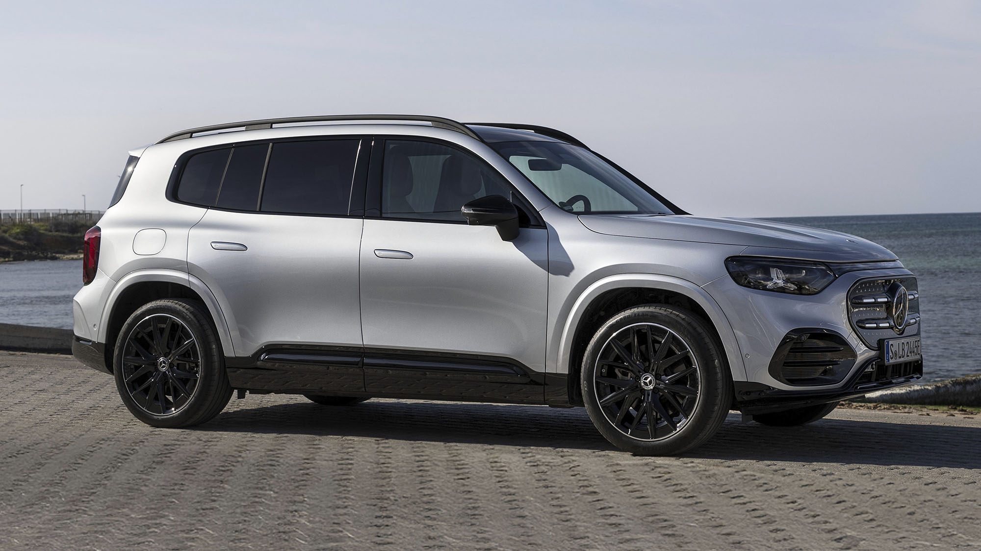 Появився Mercedes GLB від €53,5 тис.: 7 місць, зарядка 800 В і запас ходу до 631 км 3