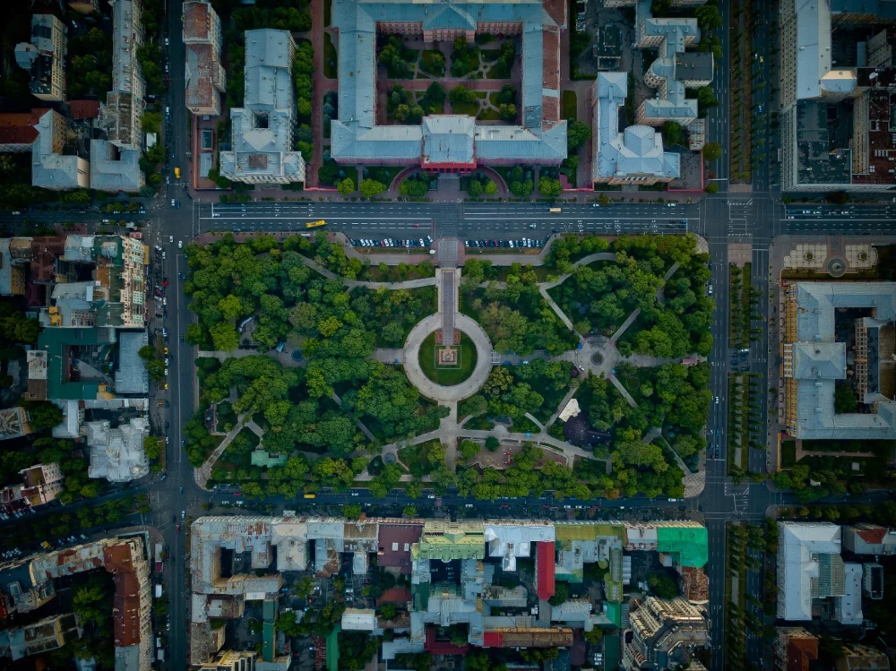 Правильне написання «зверху»: разом чи «з верху»? 1