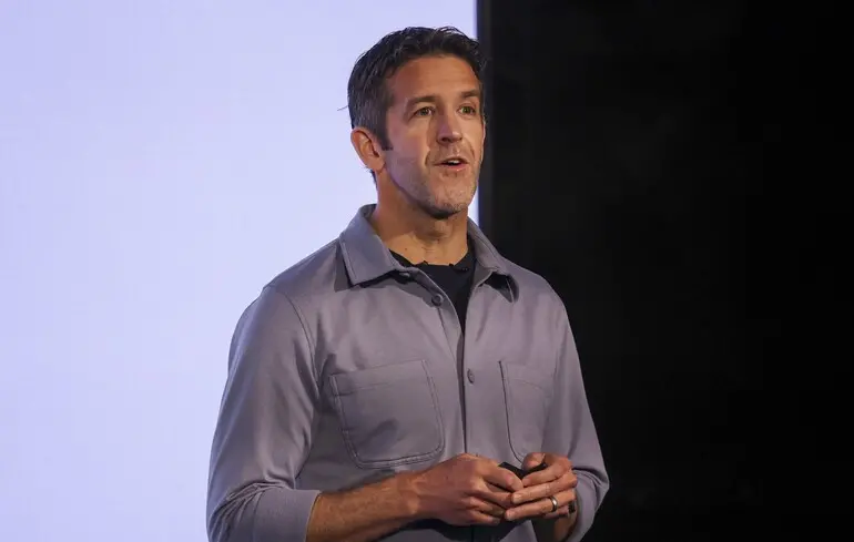 Тім Кук залишає пост генерального директора Apple - Джон Тернус стане новим керівником компанії з вересня 2026 року - новини технологій 1