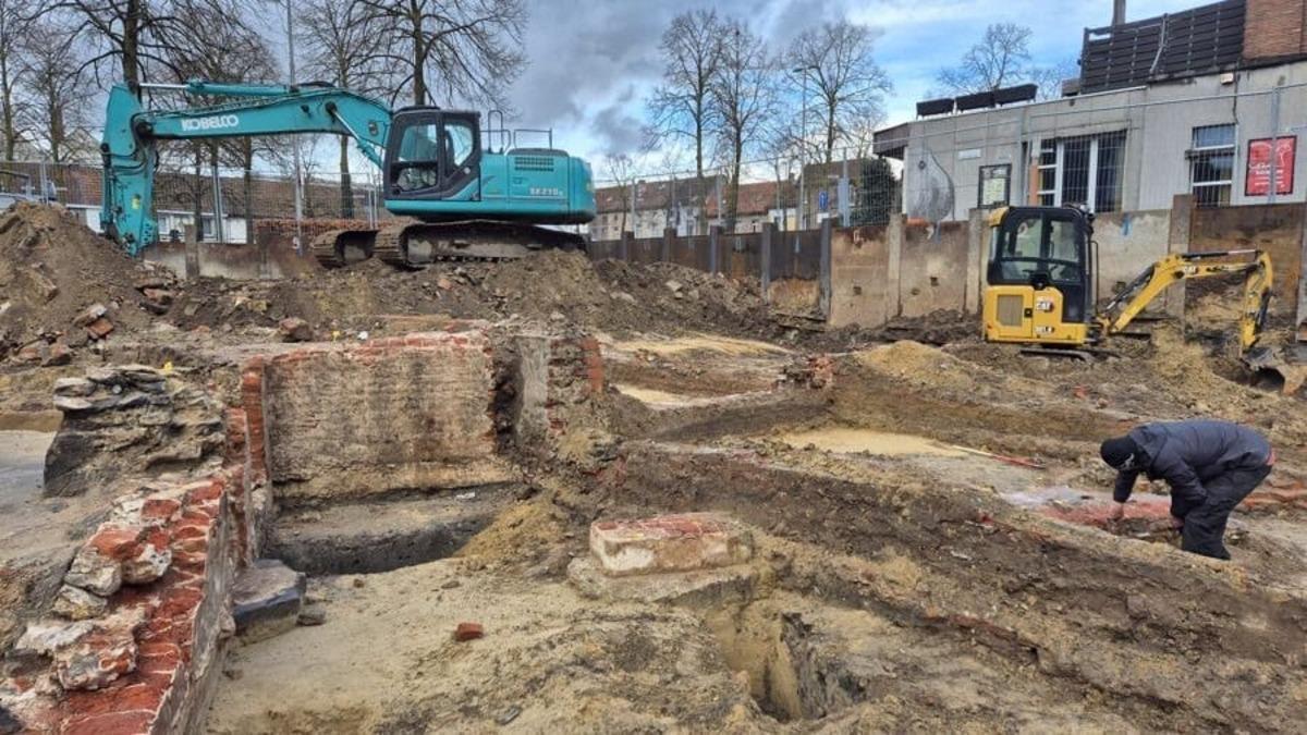 У Бельгії будівельники знайшли район, закритий римським імператором 500 років тому. 1 У Бельгії будівельники виявили район, похований римським імператором 500 років тому