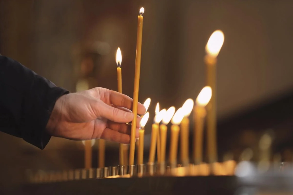 Велике народне свято 19 квітня: як на Проводи вшановують пам'ять про близьких