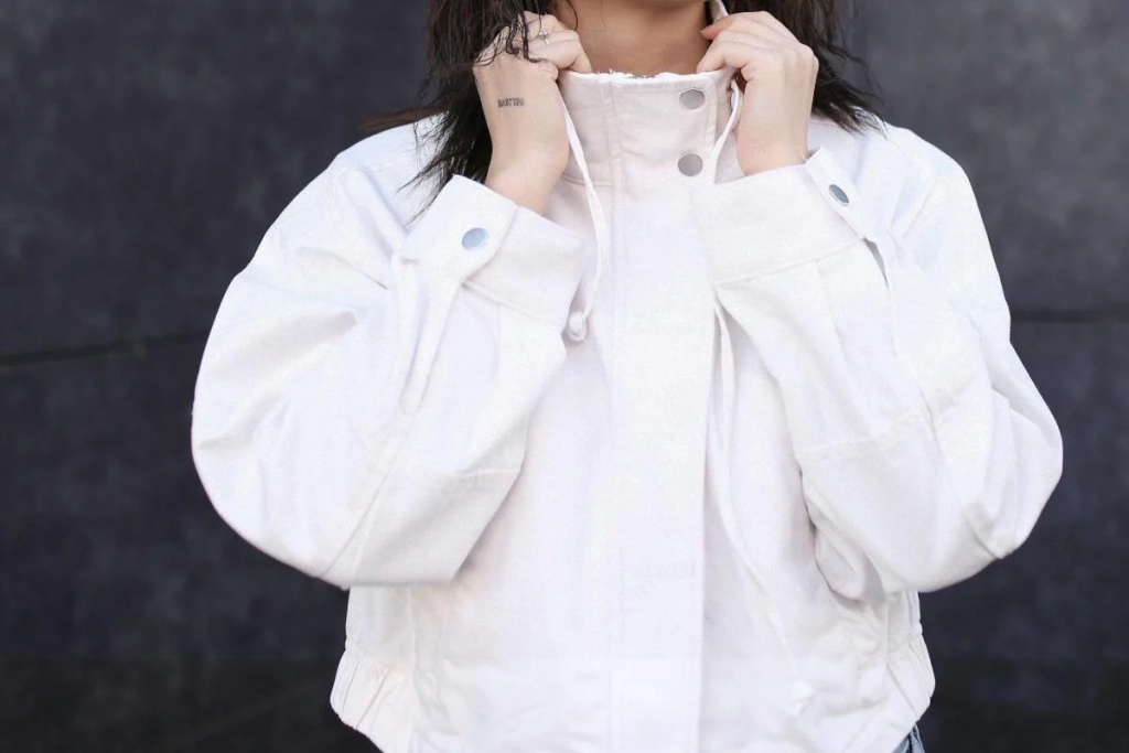 Вітровки з 90-х знову повернулися: яку ви оберете цієї весни