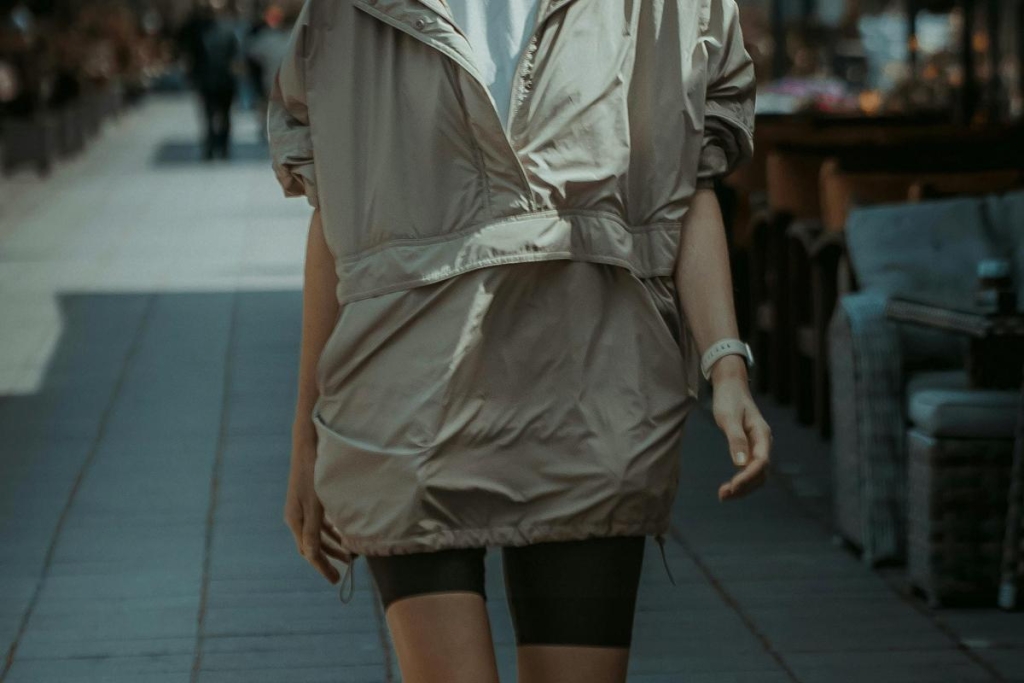 Вітровки з 90-х знову повернулися: яку ви оберете цієї весни