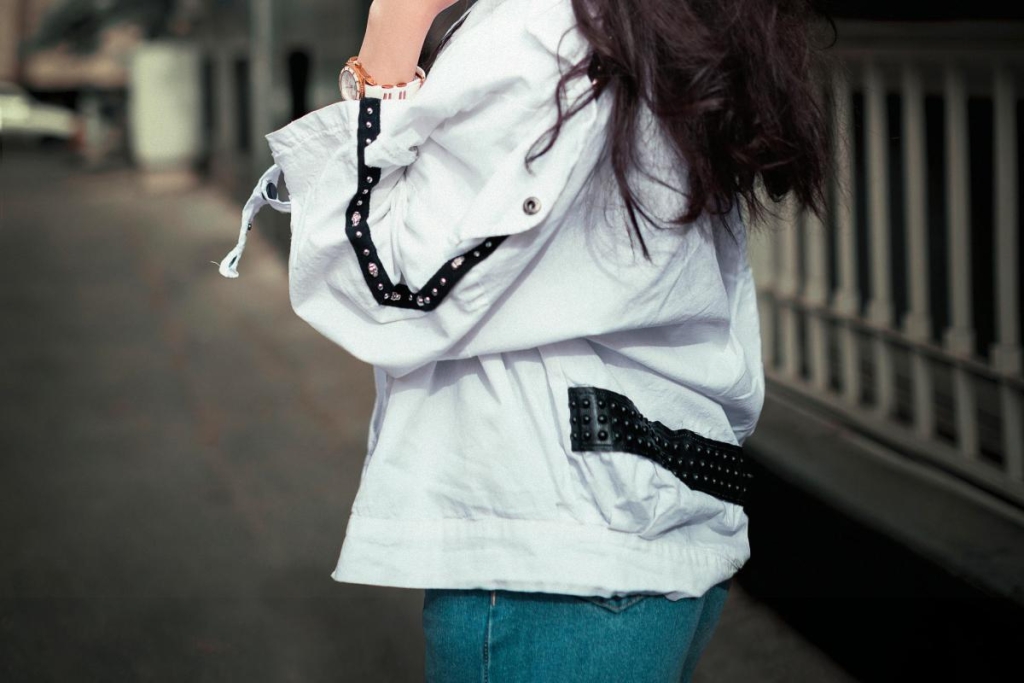 Вітровки з 90-х знову повернулися: яку ви оберете цієї весни