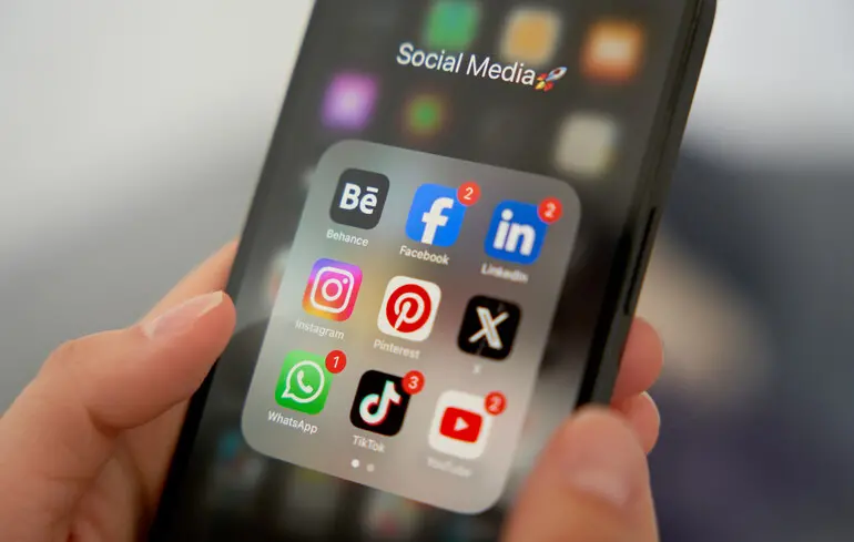 Заборона соціальних мереж для підлітків - Греція запровадить вікові обмеження з 2027 року - новини технологій 1